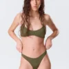 Bikini-Hose mit mittlerer Leibhöhe und Rüschen – dunkelgrün Bikini-Hose mit mittlerer Leibhöhe und Rüschen – dunkelgrün