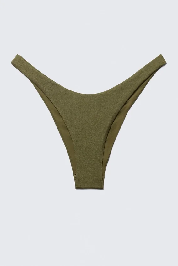Bikini-Hose mit mittlerer Leibhöhe und Rüschen – dunkelgrün Bikini-Hose mit mittlerer Leibhöhe und Rüschen – dunkelgrün