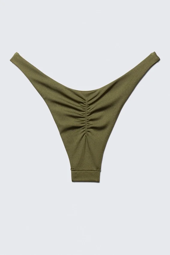 Bikini-Hose mit mittlerer Leibhöhe und Rüschen – dunkelgrün Bikini-Hose mit mittlerer Leibhöhe und Rüschen – dunkelgrün
