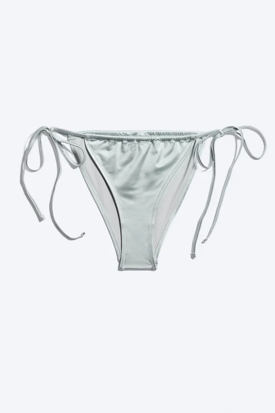 Bikini-Höschen mit brasilianischen Bindebändern – Staubiges Hellgrau Bikini-Höschen mit brasilianischen Bindebändern – Staubiges Hellgrau