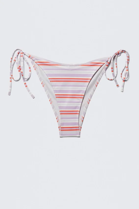 Bikini-Höschen mit Trägern und Print – Lila & rote Streifen Bikini-Höschen mit Trägern und Print – Lila & rote Streifen