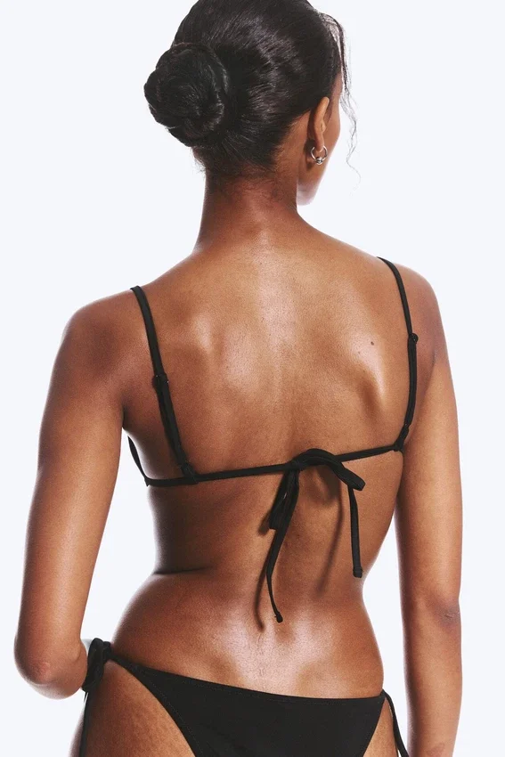 Bikini-Oberteil mit quadratischem Ausschnitt und Trägern – Schwarz Bikini-Oberteil mit quadratischem Ausschnitt und Trägern – Schwarz