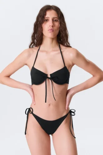 Bikini-Oberteil mit Trägern und Bügeln – Schwarz