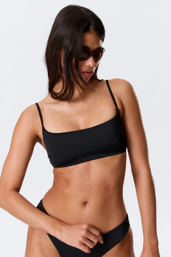 Bikini-Oberteil mit U-Ausschnitt – Schwarz Bikini-Oberteil mit U-Ausschnitt – Schwarz