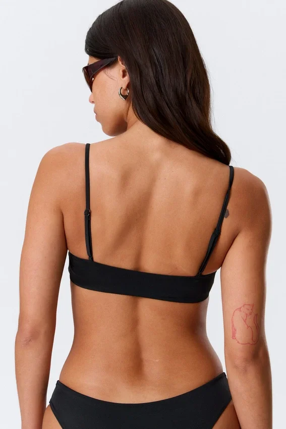 Bikini-Oberteil mit U-Ausschnitt – Schwarz Bikini-Oberteil mit U-Ausschnitt – Schwarz