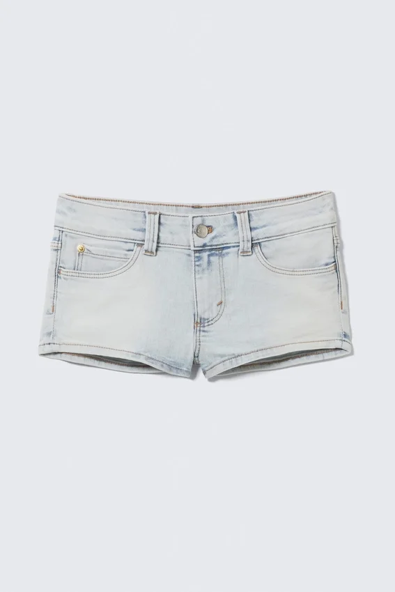 Booty Bei Low Rise Mini-Jeans-Shorts – Aventure Blue – Hellblau | Cheap Monday GB Booty Bei Low Rise Mini-Jeans-Shorts – Aventure Blue – Hellblau | Cheap Monday GB