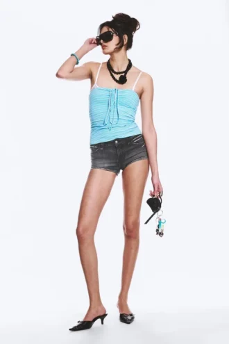 Booty Bei Low Rise Mini-Jeans-Shorts – Black Moon – Grau | Cheap Monday GB Booty Bei Low Rise Mini-Jeans-Shorts – Black Moon – Grau | Cheap Monday GB