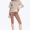 Boxy-Baumwoll-T-Shirt – Weiß/Braun/Pfirsich gestreift Boxy-Baumwoll-T-Shirt – Weiß/Braun/Pfirsich gestreift