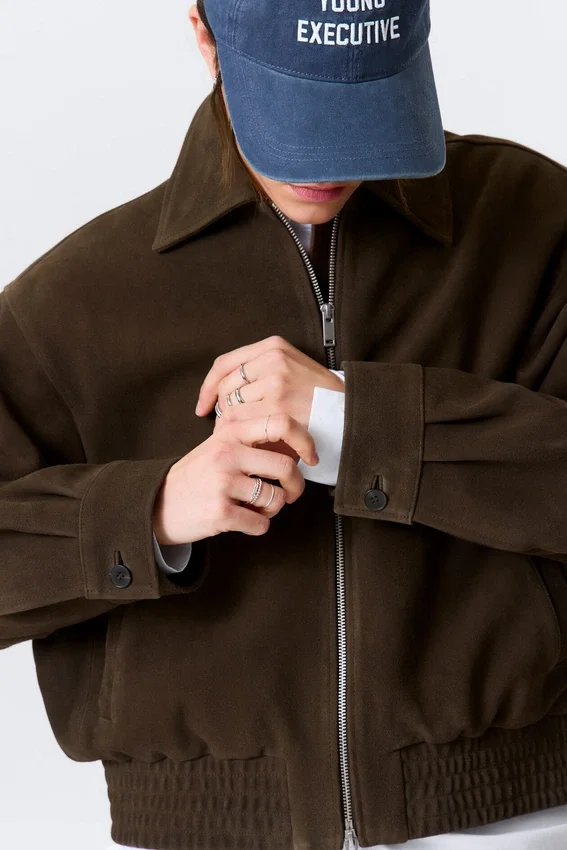 Boxy-Jacke aus Wildleder mit Reißverschluss – Dunkelbraun Boxy-Jacke aus Wildleder mit Reißverschluss – Dunkelbraun