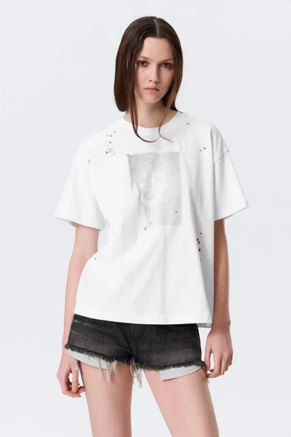 Boxy T-Shirt mit Nieten und Print – Weiß – Gothic-Gesichtsprint Boxy T-Shirt mit Nieten und Print – Weiß – Gothic-Gesichtsprint