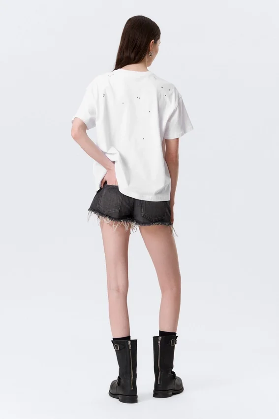 Boxy T-Shirt mit Nieten und Print – Weiß – Gothic-Gesichtsprint Boxy T-Shirt mit Nieten und Print – Weiß – Gothic-Gesichtsprint