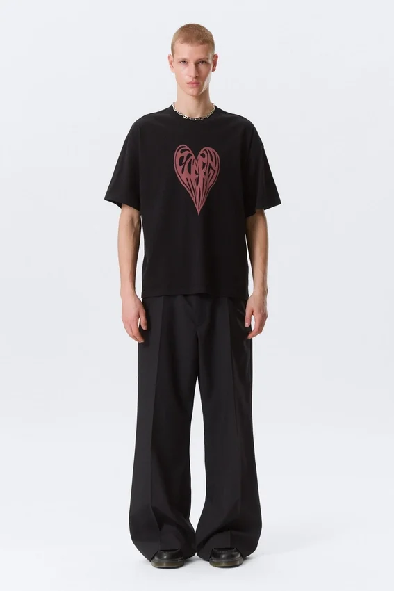 Boxy T-Shirt mit Print – Schwarz – Heart of Energy Boxy T-Shirt mit Print – Schwarz – Heart of Energy