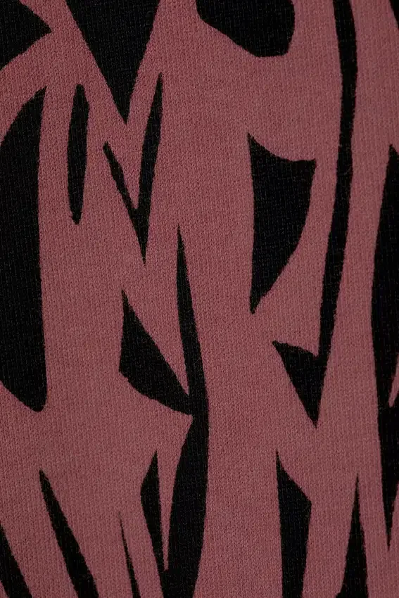 Boxy T-Shirt mit Print – Schwarz – Heart of Energy Boxy T-Shirt mit Print – Schwarz – Heart of Energy