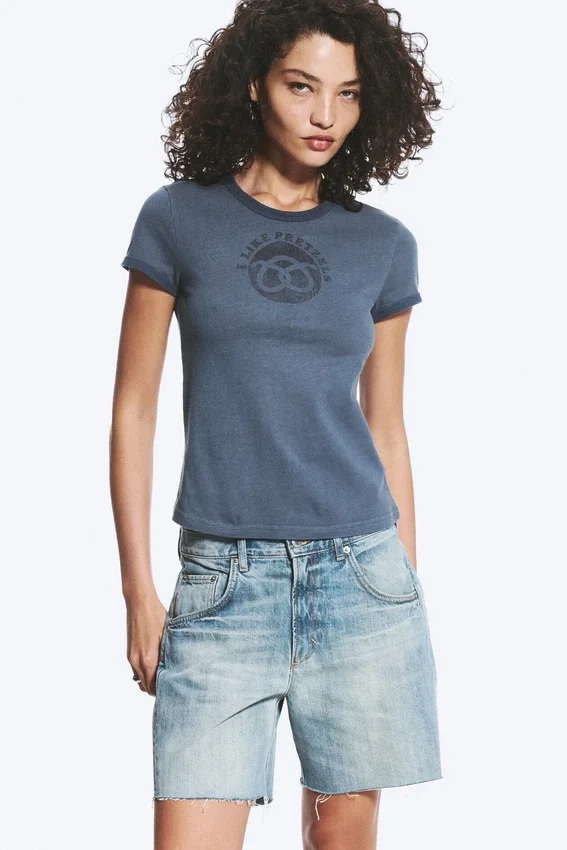 Boxy-T-Shirt mit Print und kurzen Ärmeln – Dunkelblau – Brezeln Boxy-T-Shirt mit Print und kurzen Ärmeln – Dunkelblau – Brezeln