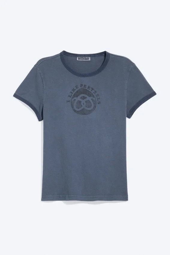 Boxy-T-Shirt mit Print und kurzen Ärmeln – Dunkelblau – Brezeln Boxy-T-Shirt mit Print und kurzen Ärmeln – Dunkelblau – Brezeln