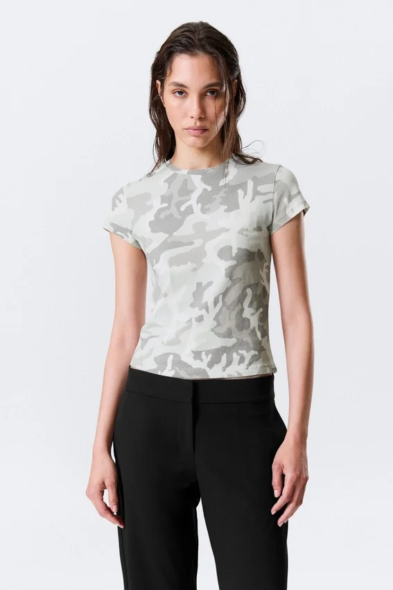 Boxy-T-Shirt mit Print und kurzen Ärmeln – Weiß – Camo Boxy-T-Shirt mit Print und kurzen Ärmeln – Weiß – Camo