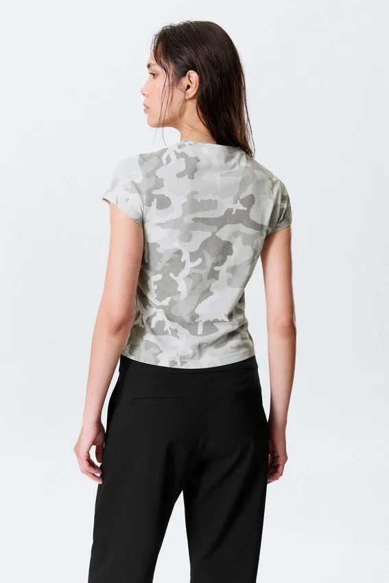 Boxy-T-Shirt mit Print und kurzen Ärmeln – Weiß – Camo Boxy-T-Shirt mit Print und kurzen Ärmeln – Weiß – Camo
