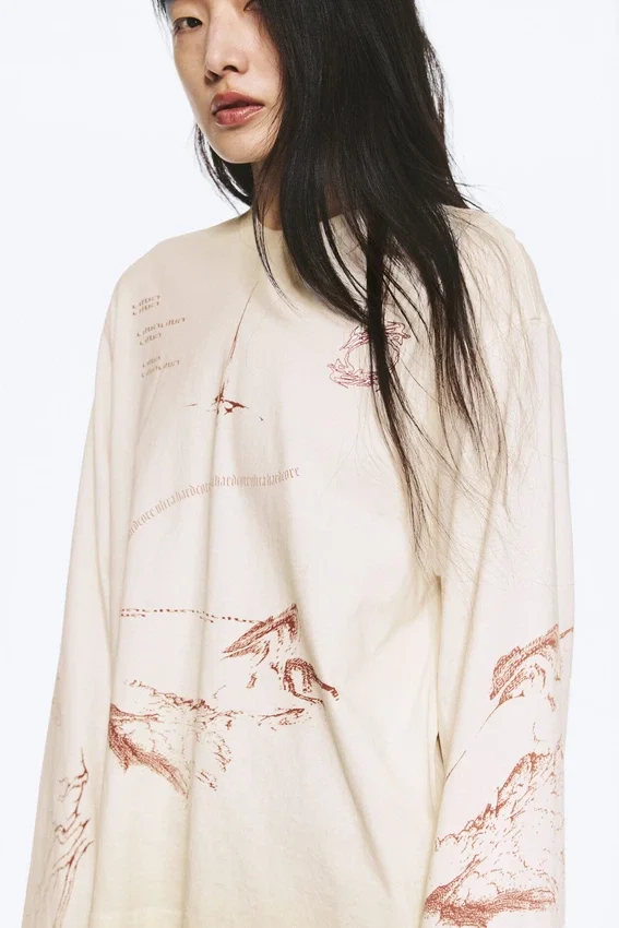Boxy-Top mit Langarm und Print – Hellbeige – Street-Print Boxy-Top mit Langarm und Print – Hellbeige – Street-Print