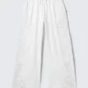 Broderie-Anglaise-Hose in lockerer Passform – Weiß Broderie-Anglaise-Hose in lockerer Passform – Weiß