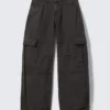 Cargo-Hose mit Riemen aus Twill mit niedriger Leibhöhe – Dunkelgrau Cargo-Hose mit Riemen aus Twill mit niedriger Leibhöhe – Dunkelgrau
