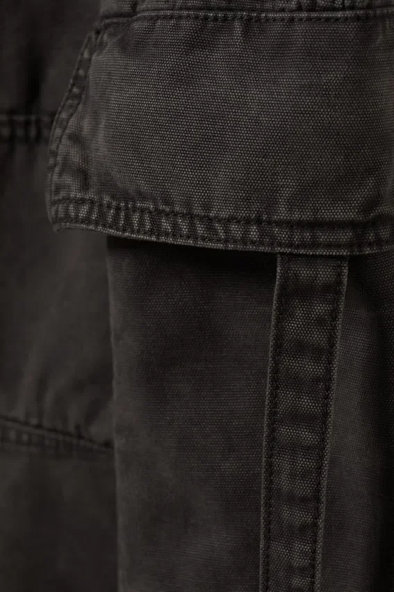 Cargo-Hose mit Riemen aus Twill mit niedriger Leibhöhe – Dunkelgrau Cargo-Hose mit Riemen aus Twill mit niedriger Leibhöhe – Dunkelgrau