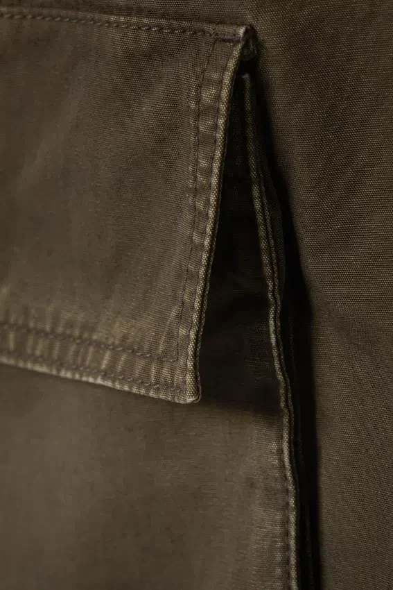 Cargohose mit niedriger Leibhöhe und weitem Bein – Dunkelkhaki Cargohose mit niedriger Leibhöhe und weitem Bein – Dunkelkhaki
