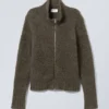 Carla Zip Hairy Strickjacke – Dunkelkhaki Carla Zip Hairy Strickjacke – Dunkelkhaki