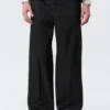 Chino-Hose mit mittlerer Leibhöhe und geradem Bein – Schwarz Chino-Hose mit mittlerer Leibhöhe und geradem Bein – Schwarz