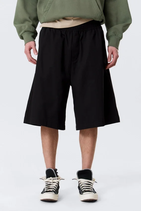 Chino-Shorts mit lockerer Passform und mittlerer Leibhöhe – Schwarz Chino-Shorts mit lockerer Passform und mittlerer Leibhöhe – Schwarz