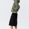 Chino-Shorts mit lockerer Passform und mittlerer Leibhöhe – Schwarz Chino-Shorts mit lockerer Passform und mittlerer Leibhöhe – Schwarz
