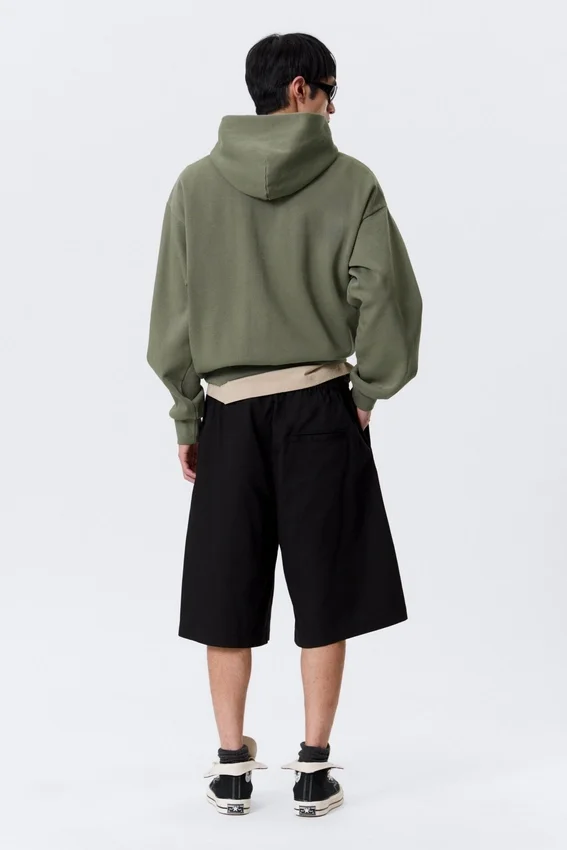 Chino-Shorts mit lockerer Passform und mittlerer Leibhöhe – Schwarz Chino-Shorts mit lockerer Passform und mittlerer Leibhöhe – Schwarz