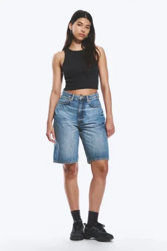 Curve Denim-Shorts mit hoher Taille und weitem Bein – Blue Horses – Mittelblau Curve Denim-Shorts mit hoher Taille und weitem Bein – Blue Horses – Mittelblau
