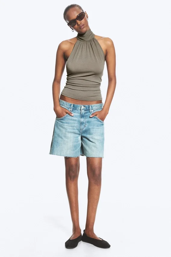 Drapiertes Neckholder-Oberteil – Dusty Mole Drapiertes Neckholder-Oberteil – Dusty Mole