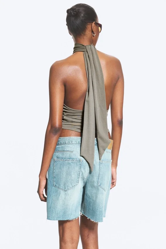 Drapiertes Neckholder-Oberteil – Dusty Mole Drapiertes Neckholder-Oberteil – Dusty Mole