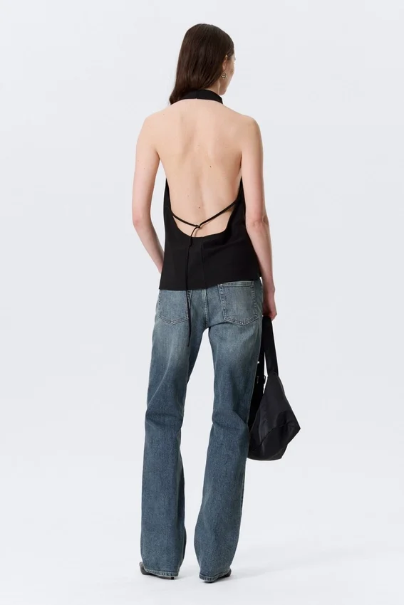 Drapiertes Neckholder-Top mit Wasserfallausschnitt – Schwarz Drapiertes Neckholder-Top mit Wasserfallausschnitt – Schwarz