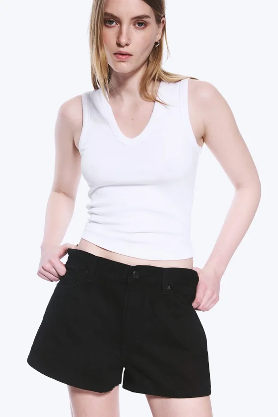 Duchess Low Rise Distressed Mini-Jeansshorts – Black Rinse – Schwarz Duchess Low Rise Distressed Mini-Jeansshorts – Black Rinse – Schwarz