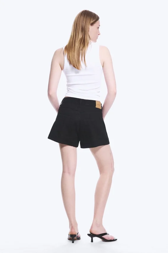 Duchess Low Rise Distressed Mini-Jeansshorts – Black Rinse – Schwarz Duchess Low Rise Distressed Mini-Jeansshorts – Black Rinse – Schwarz