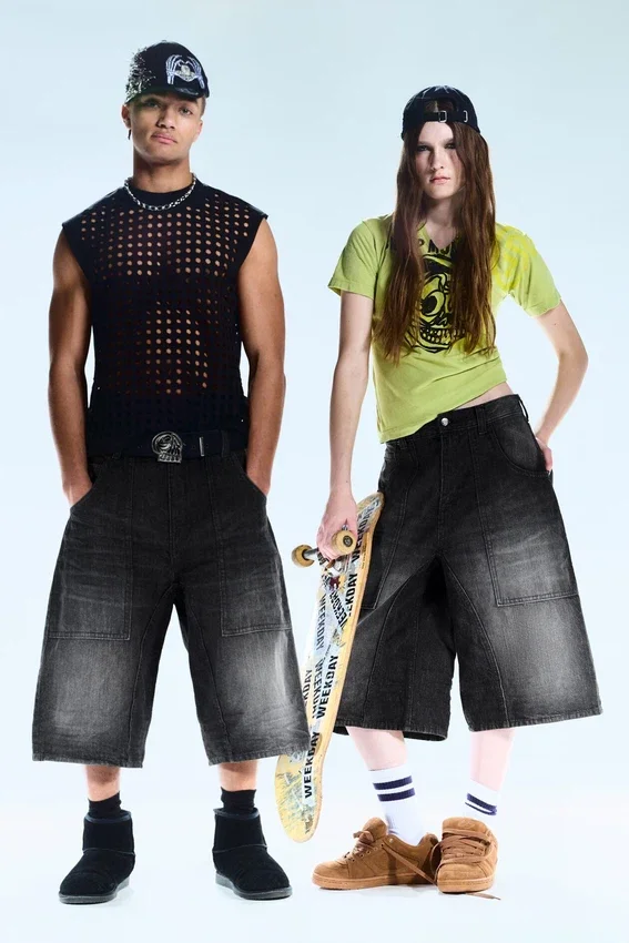 Dunno Unisex Loose Fit Carpenter Jorts – Black Web – Schwarz | Cheap Monday GB Dunno Unisex Loose Fit Carpenter Jorts – Black Web – Schwarz | Cheap Monday GB