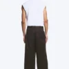 Emil Chino-Hose in lockerer Passform – Dunkelbraun Emil Chino-Hose in lockerer Passform – Dunkelbraun