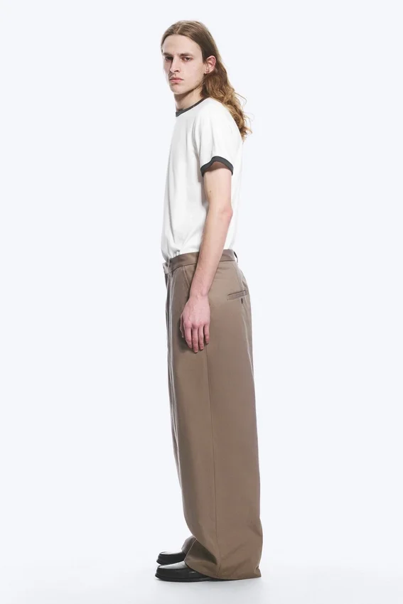 Emil Chino-Hose in lockerer Passform – Dusty Mole Emil Chino-Hose in lockerer Passform – Dusty Mole