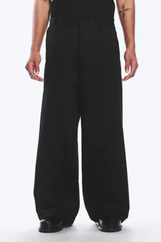 Emil Chino-Hose in lockerer Passform – Schwarz