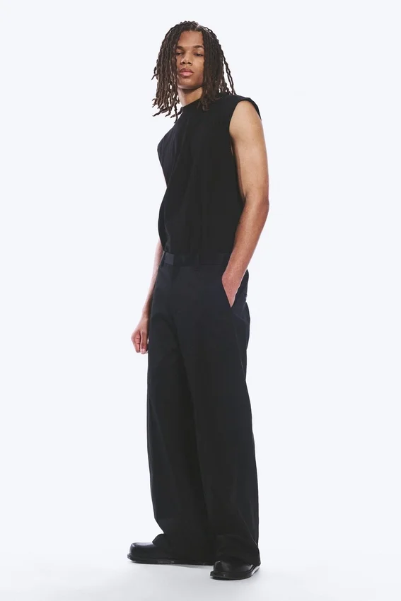 Emil Chino-Hose in lockerer Passform – Schwarz Emil Chino-Hose in lockerer Passform – Schwarz
