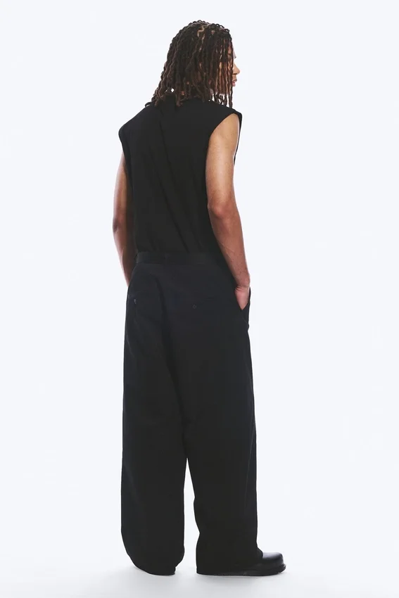 Emil Chino-Hose in lockerer Passform – Schwarz Emil Chino-Hose in lockerer Passform – Schwarz