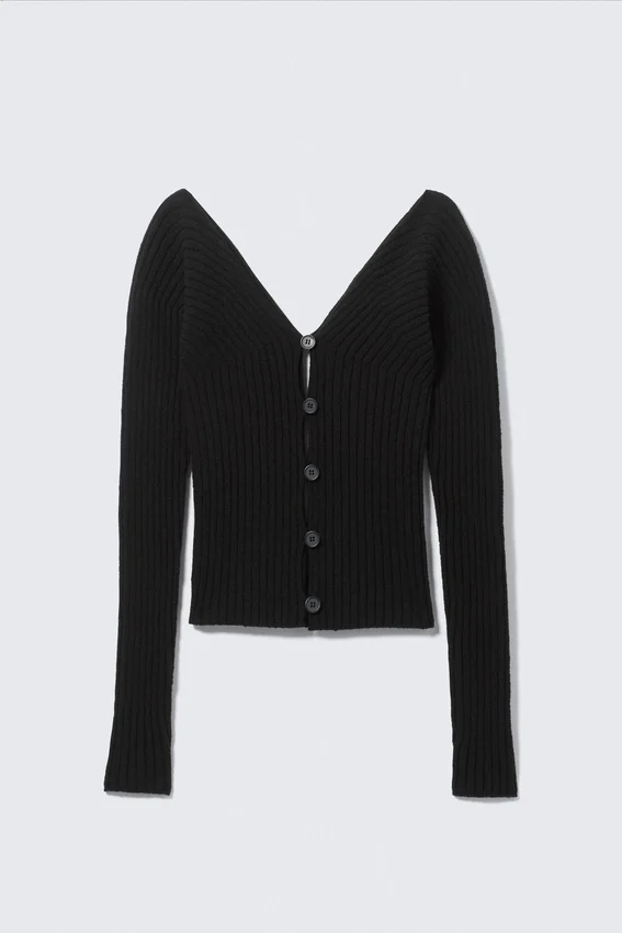 Eng anliegende Strickjacke mit V-Ausschnitt – Schwarz Eng anliegende Strickjacke mit V-Ausschnitt – Schwarz