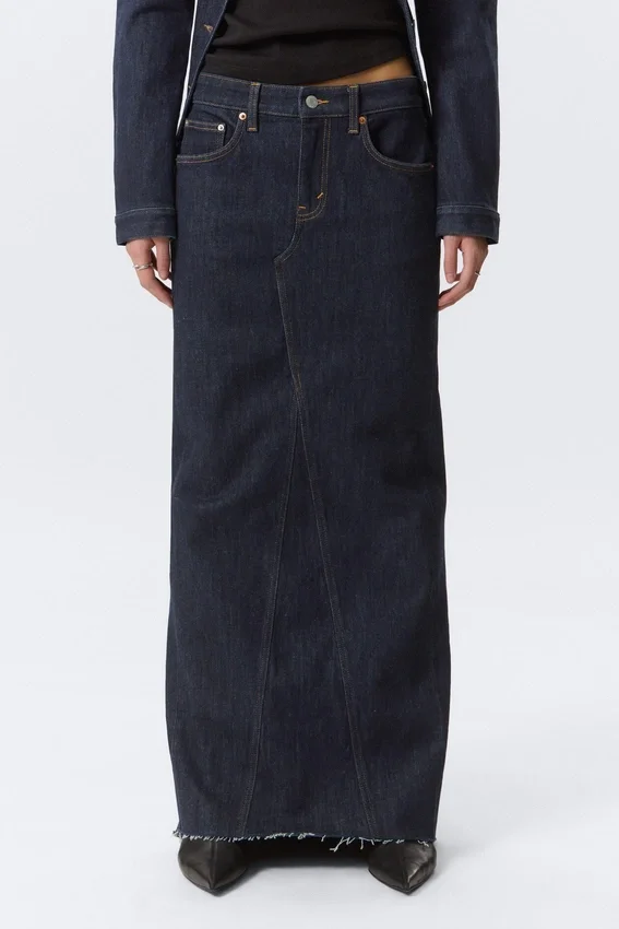 Eng anliegender Denim-Maxirock mit niedriger Leibhöhe – Blue Rinse – Dunkelblau Eng anliegender Denim-Maxirock mit niedriger Leibhöhe – Blue Rinse – Dunkelblau