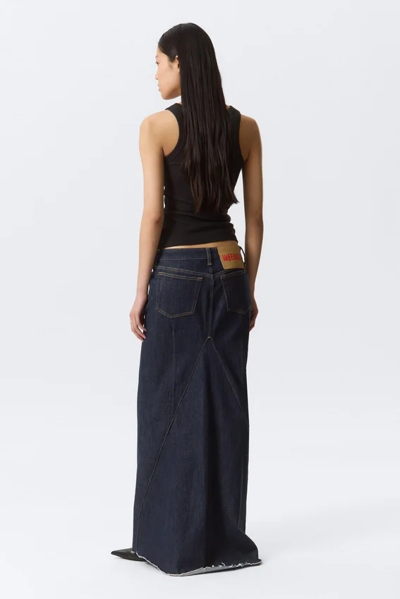 Eng anliegender Denim-Maxirock mit niedriger Leibhöhe – Blue Rinse – Dunkelblau Eng anliegender Denim-Maxirock mit niedriger Leibhöhe – Blue Rinse – Dunkelblau