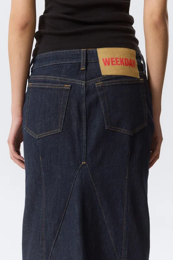 Eng anliegender Denim-Maxirock mit niedriger Leibhöhe – Blue Rinse – Dunkelblau Eng anliegender Denim-Maxirock mit niedriger Leibhöhe – Blue Rinse – Dunkelblau