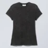 Eng anliegendes T-Shirt mit Rippstrick – Schwarz gewaschen Eng anliegendes T-Shirt mit Rippstrick – Schwarz gewaschen