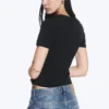 Eng anliegendes T-Shirt – Schwarz Eng anliegendes T-Shirt – Schwarz