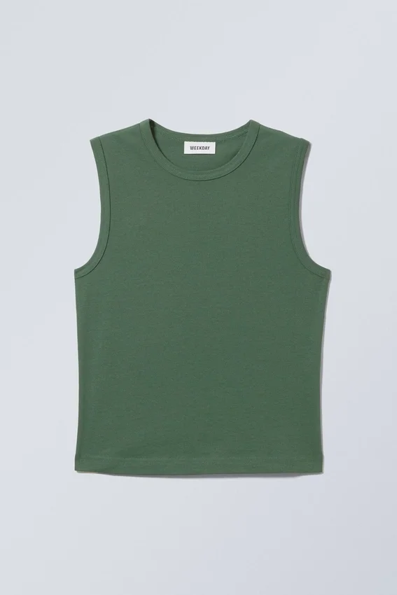 Eng anliegendes Tanktop mit breiten Trägern – Dunkelgrün Eng anliegendes Tanktop mit breiten Trägern – Dunkelgrün